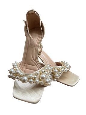 AZALEA WANG HEELS NWOT